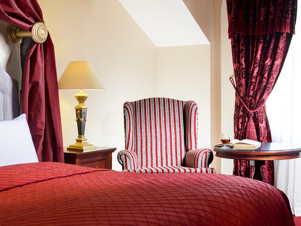 Muckross Park Hotel & Spa Kilclogherane Exterior photo A room at the hotel