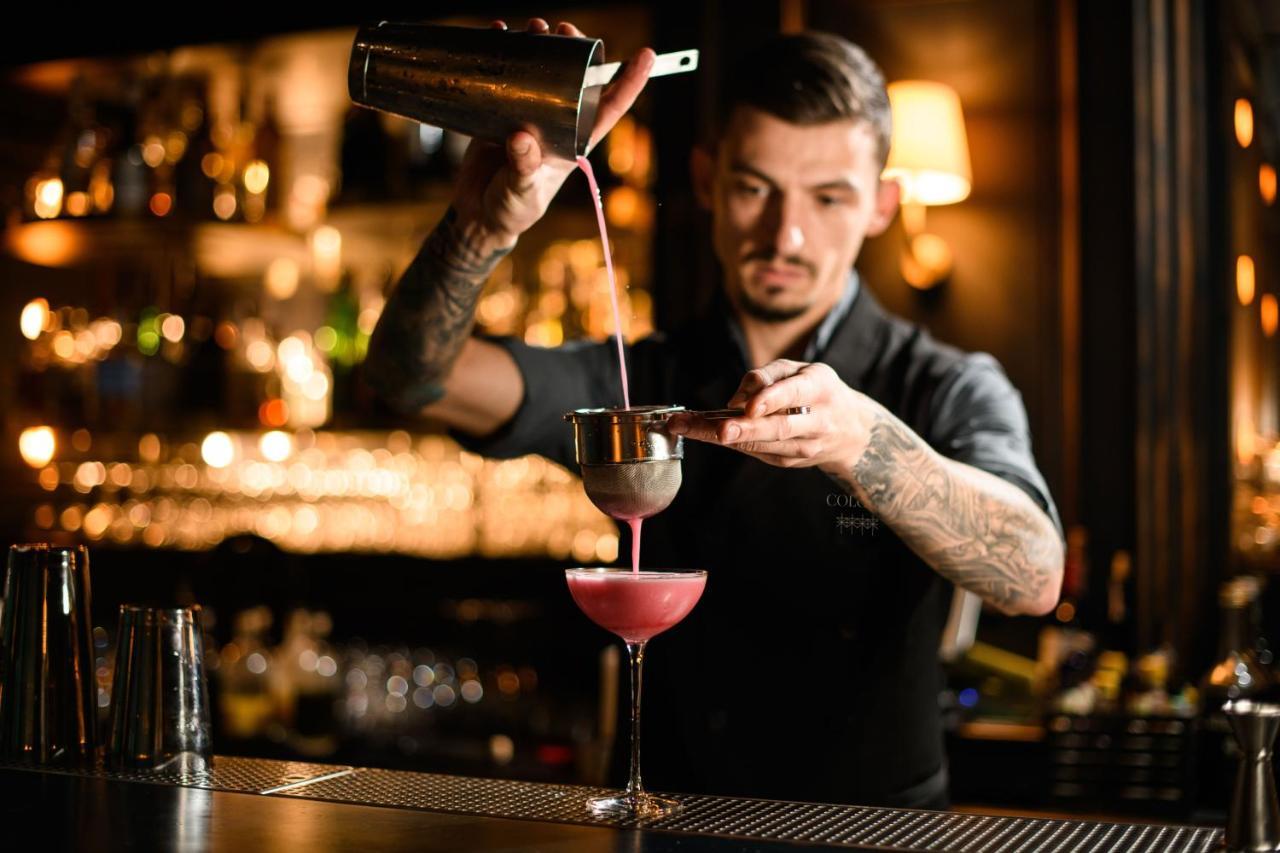 Muckross Park Hotel & Spa Kilclogherane Exterior photo A bartender preparing a cocktail