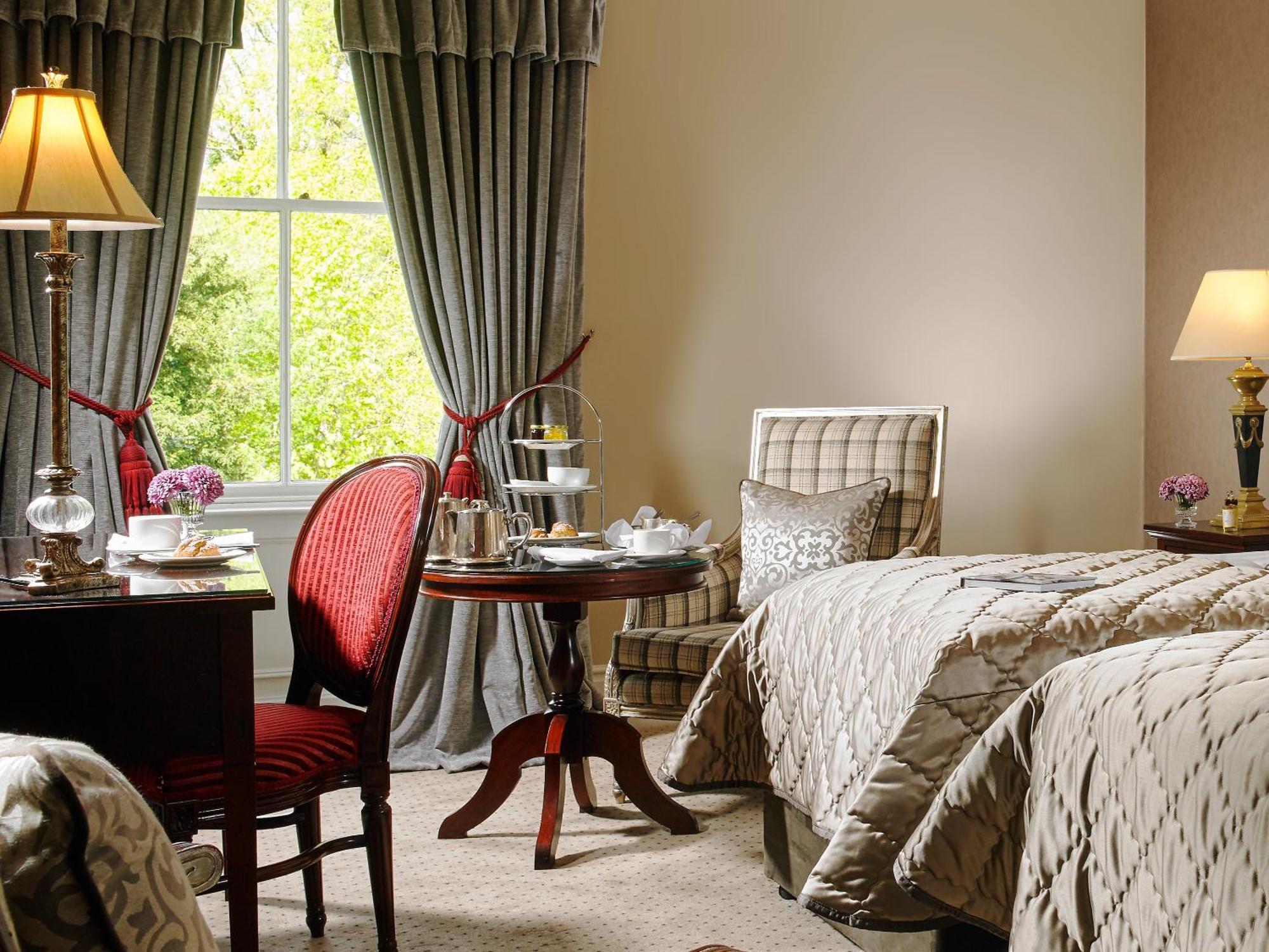 Muckross Park Hotel & Spa Kilclogherane Room photo A bedroom at the Killarney International Hotel