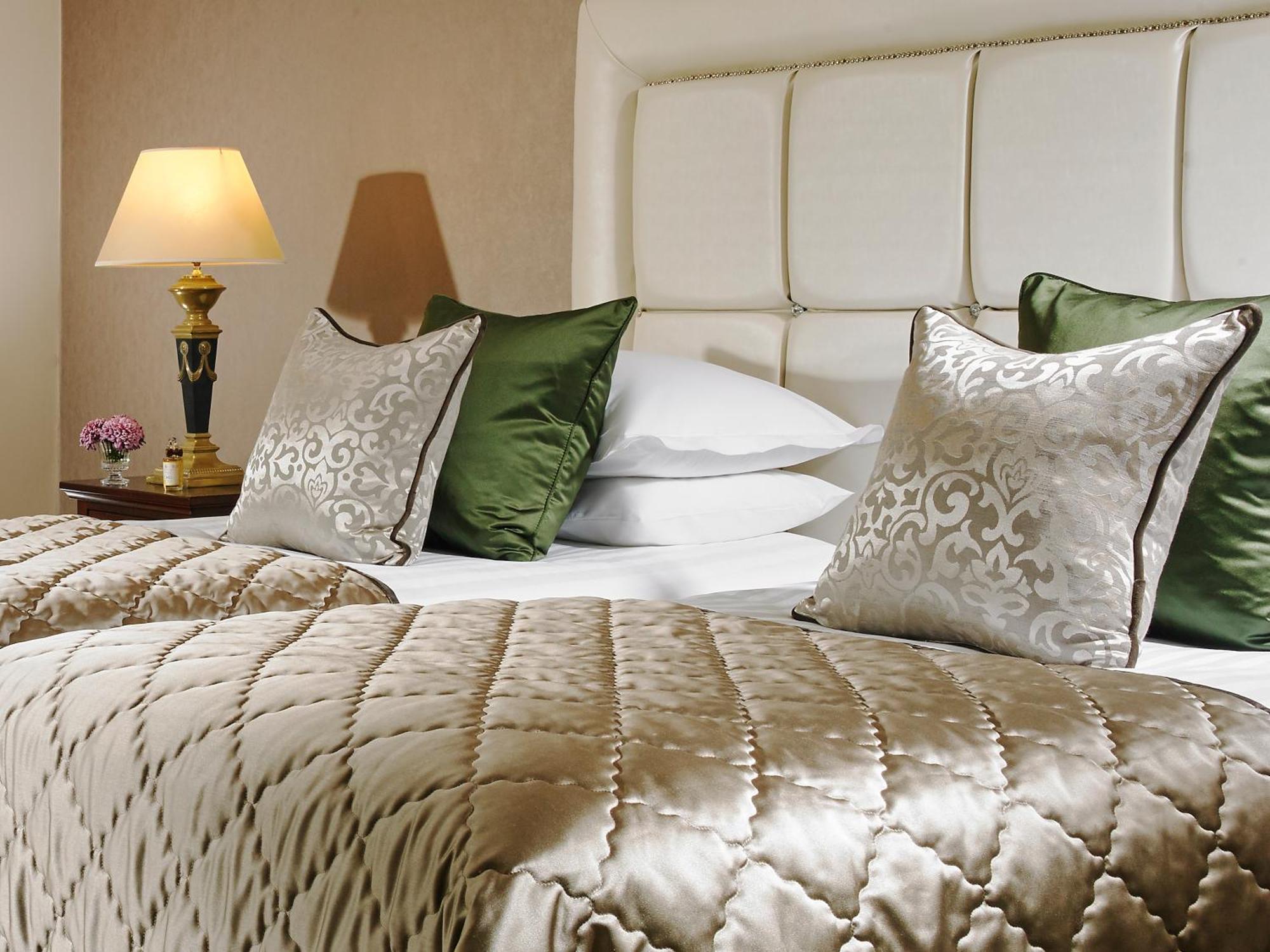 Muckross Park Hotel & Spa Kilclogherane Room photo A bed with a duvet
